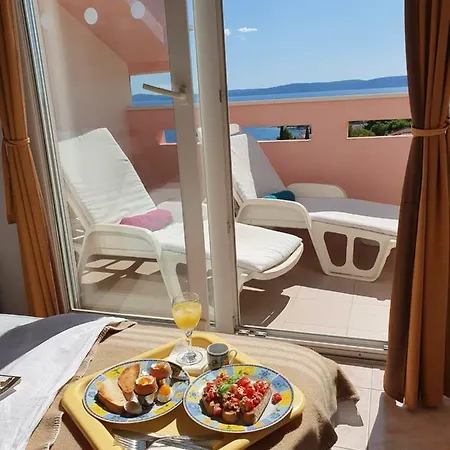 公寓 Penthouse Christina With Pool - Large Sunny Terrace - Seaview - 250m To And Restaurants - Free Parking - And Ciovo - 15 Minutes To Airport 特罗吉尔