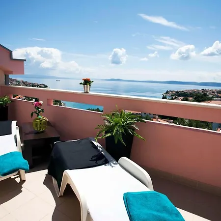 Penthouse Christina With Pool - Large Sunny Terrace - Seaview - 250m To And Restaurants - Free Parking - And Ciovo - 15 Minutes To Airport *