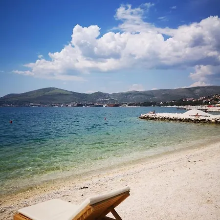 Penthouse Christina With Pool - Large Sunny Terrace - Seaview - 250m To And Restaurants - Free Parking - And Ciovo - 15 Minutes To Airport Apartment *